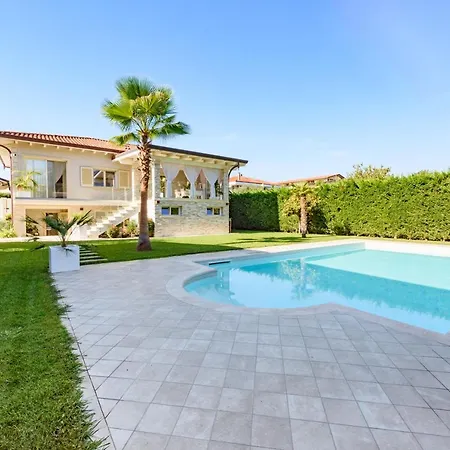 Villa Fiumetto By Mmega Querceta