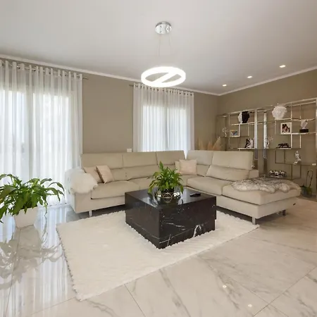 Fiumetto By Mmega Villa