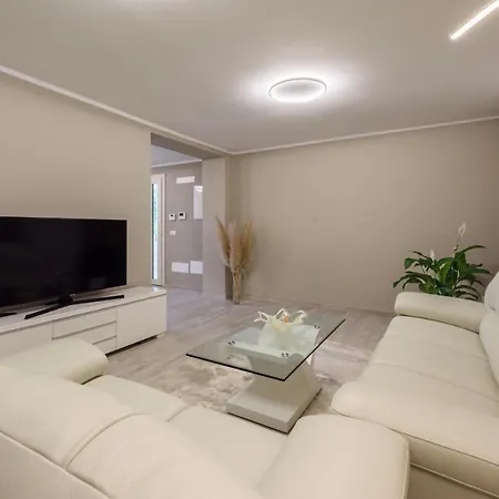 Villa Fiumetto By Mmega Querceta